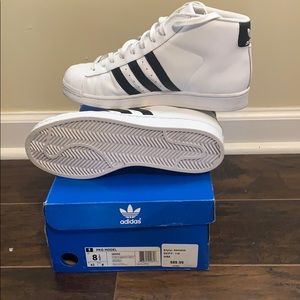 Classic Adidas mid Pro Model
